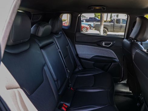 Used 2024 Jeep Compass Latitude image 18