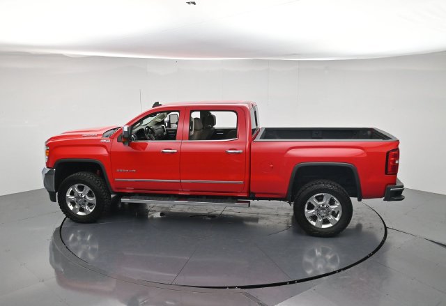 Used 2019 GMC Sierra 2500 SLT w/ Duramax Plus Package AWD/4WD image 45