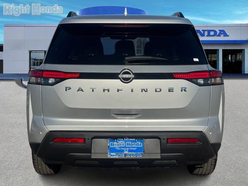 Used 2025 Nissan Pathfinder SV image 5