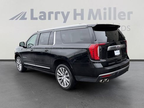 Used 2021 GMC Yukon XL Denali w/ Denali Premium Package AWD/4WD image 3