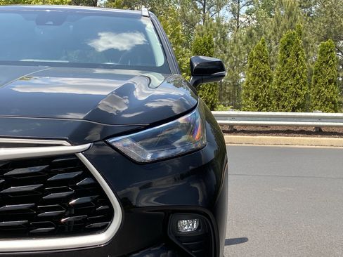 Used 2022 Toyota Highlander XLE FWD image 43