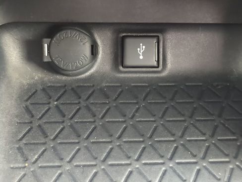 Used 2021 Toyota RAV4 LE image 27