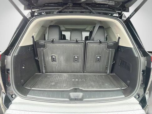Used 2022 Nissan Pathfinder Platinum w/ Cargo Package FWD image 12
