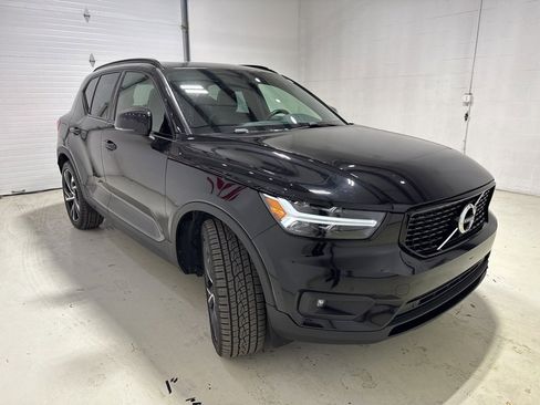 Used 2021 Volvo XC40 T5 R-Design w/ Climate Package image 3