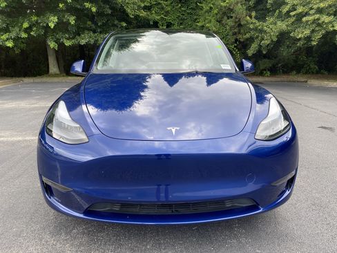 Used 2023 Tesla Model Y Long Range AWD/4WD image 3