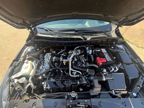Used 2025 Nissan Altima 2.5 SV FWD image 31