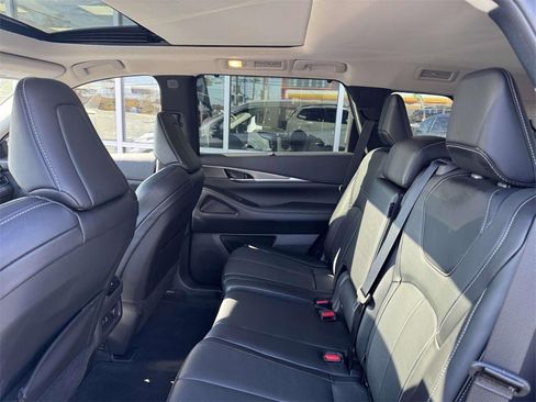 Used 2024 INFINITI QX60 Luxe image 12