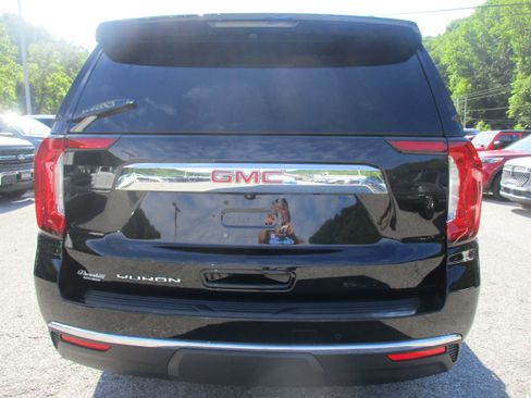Used 2023 GMC Yukon XL SLT w/ SLT Luxury Package AWD/4WD image 5