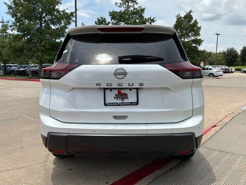 Used 2025 Nissan Rogue SV FWD image 7
