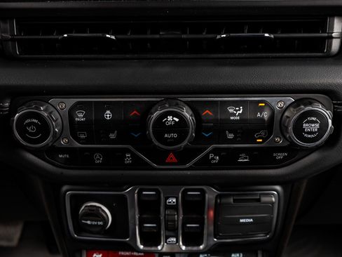 Used 2024 Jeep Wrangler Unlimited Rubicon image 27