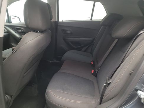 Used 2022 Chevrolet Trax LS w/ Tint and Cruise Package AWD/4WD image 18