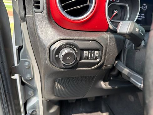 Used 2020 Jeep Wrangler Unlimited Rubicon w/ LED Lighting Group AWD/4WD image 18