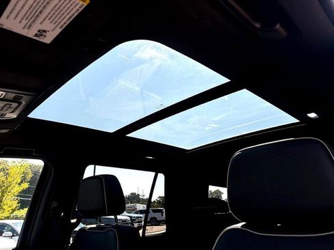 Used 2022 GMC Yukon SLT w/ SLT Luxury Package image 34