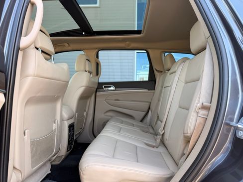 Used 2017 Jeep Grand Cherokee Limited w/ Luxury Group II AWD/4WD image 18