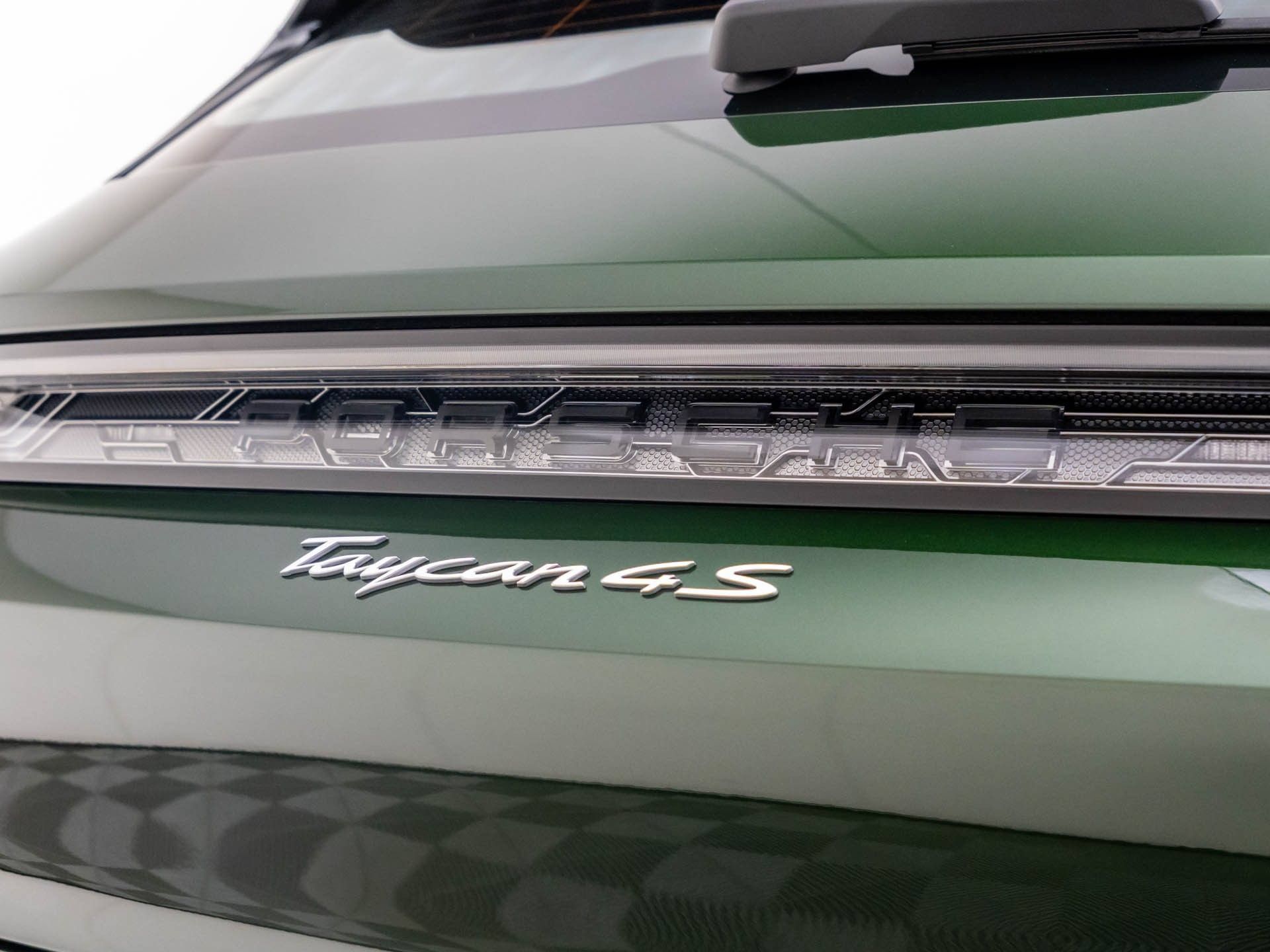 New 2026 Porsche Taycan 4S AWD/4WD image 32