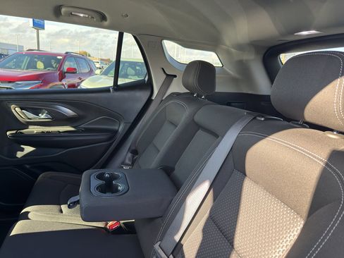 Used 2024 GMC Terrain SLE image 32