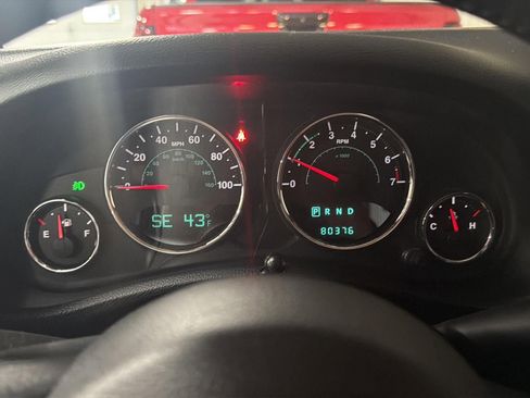 Used 2014 Jeep Wrangler Unlimited Sahara w/ Max Tow Package image 19