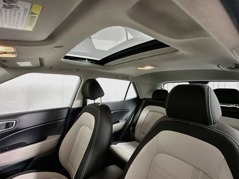 Used 2025 Hyundai Venue SEL FWD image 26