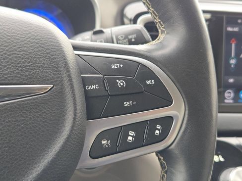 Used 2020 Chrysler Pacifica Touring-L Plus FWD image 19