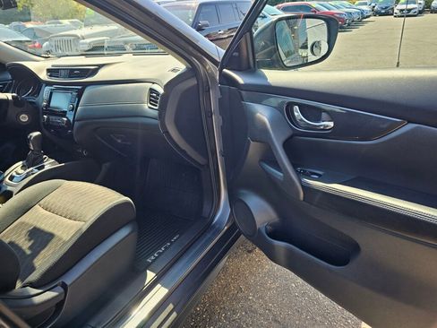 Used 2018 Nissan Rogue S image 9