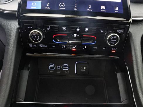 Used 2023 Jeep Grand Cherokee Overland w/ Advanced Protech Group III image 9