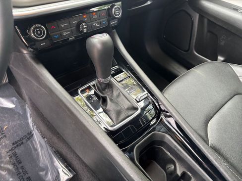 Used 2025 Jeep Compass Limited image 41