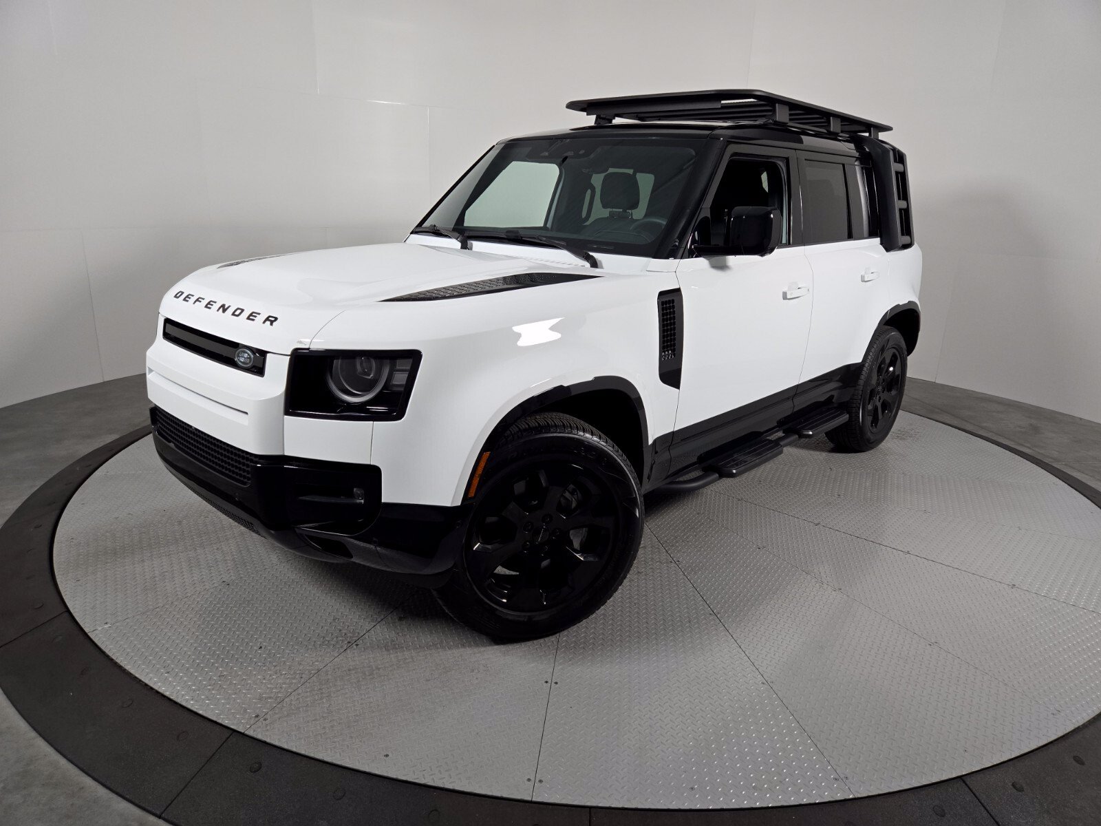 Used 2026 Land Rover Defender 110 X-Dynamic SE AWD/4WD image 1