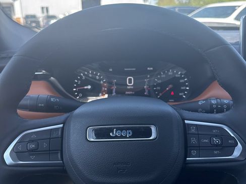 Used 2025 Jeep Compass Limited AWD/4WD image 13