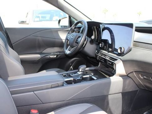 Used 2025 Lexus RX 350 Premium w/ Accessory Package (Z1) FWD image 5