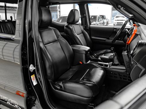 Used 2019 Toyota Tacoma TRD Off-Road w/ TRD Premium Off Road Package AWD/4WD image 40