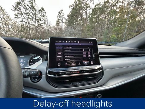 Used 2024 Jeep Compass Limited image 36