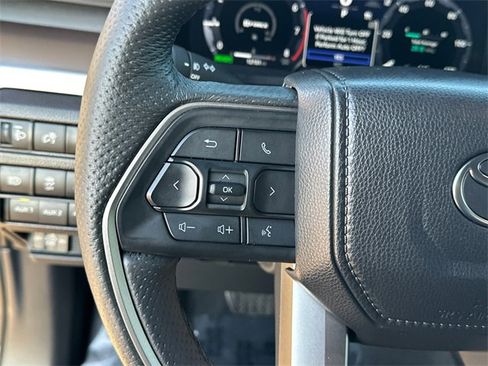 Used 2024 Toyota Tacoma TRD Off-Road image 30