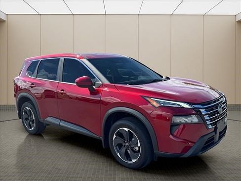 Used 2025 Nissan Rogue SV FWD image 2