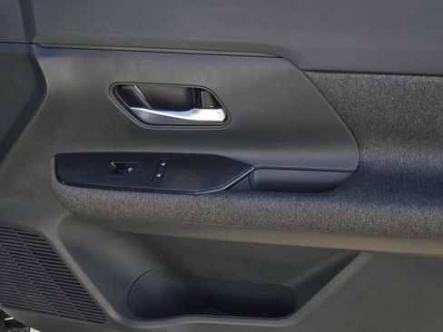 Certified 2025 Nissan Kicks SV image 8