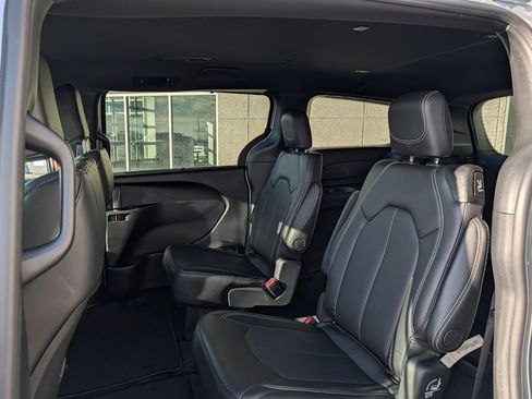 New 2026 Chrysler Pacifica Select FWD image 6