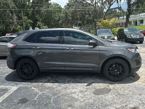 Used 2018 Ford Edge SE FWD image 4