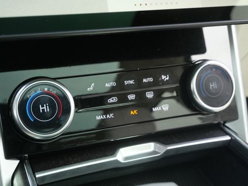 Certified 2023 Land Rover Range Rover SE image 24