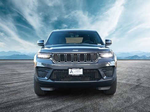 New 2025 Jeep Grand Cherokee Laredo X w/ Trailer Tow Package AWD/4WD image 4