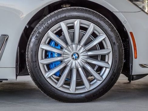 Used 2018 BMW 740i image 16