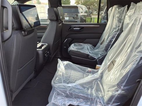 New 2026 Chevrolet Suburban High Country image 9