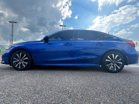 Used 2024 Honda Civic EX image 5