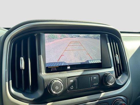 Used 2021 Chevrolet Colorado Z71 w/ Safety Package AWD/4WD image 14