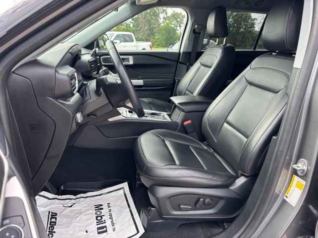Used 2023 Ford Explorer XLT w/ Equipment Group 202A AWD/4WD image 16