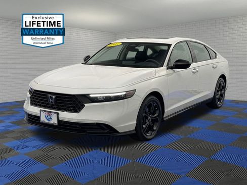 Certified 2025 Honda Accord SE image 1