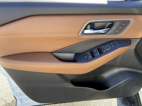 New 2026 Nissan Rogue Platinum image 9