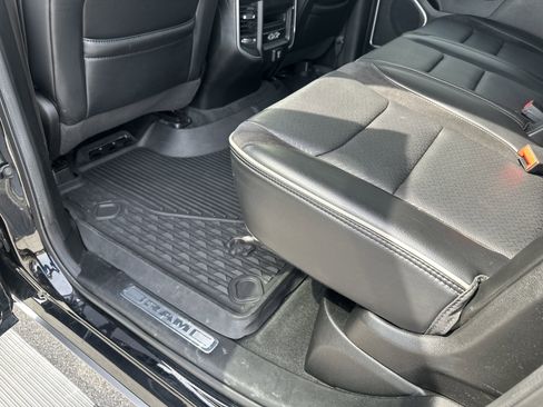 Used 2020 RAM 1500 Laramie AWD/4WD image 19