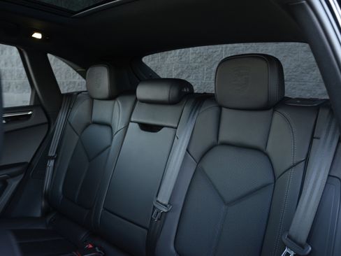 Certified 2026 Porsche Macan image 31