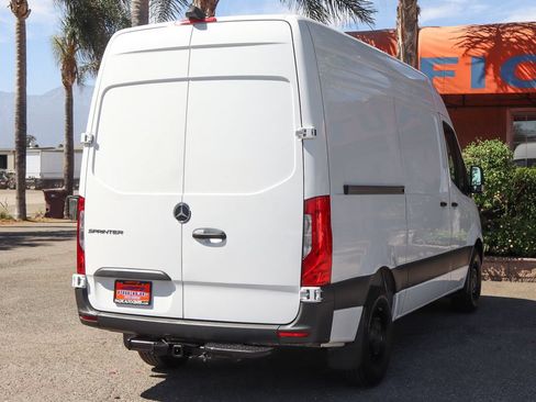 Used 2025 Mercedes-Benz Sprinter 2500 image 9
