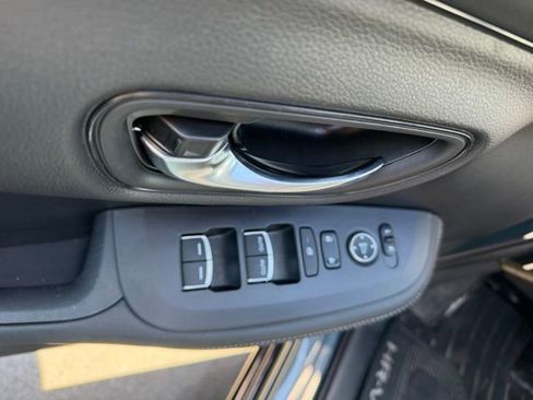 Used 2024 Honda HR-V EX-L image 6