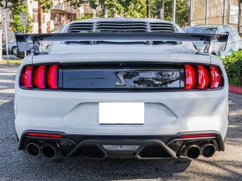 Used 2022 Ford Mustang Shelby GT500 w/ Carbon Fiber Track Pack image 7